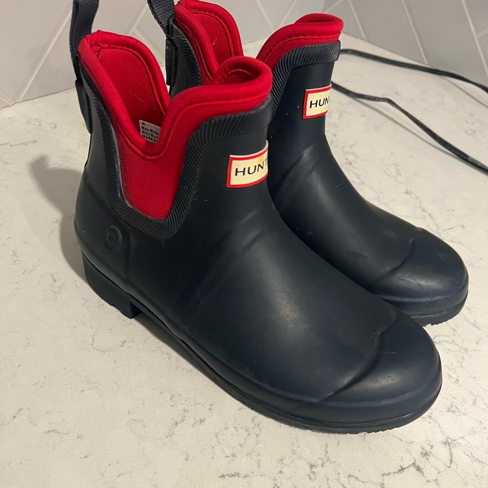 Navy Hunter Rain Boots, Size 8.